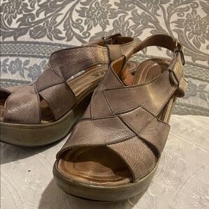 Elegant Women's Brown Sandals